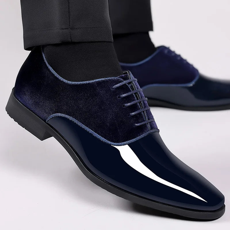 Men's Oxford Shoes with Contrast Finish and Lace-Up Closure