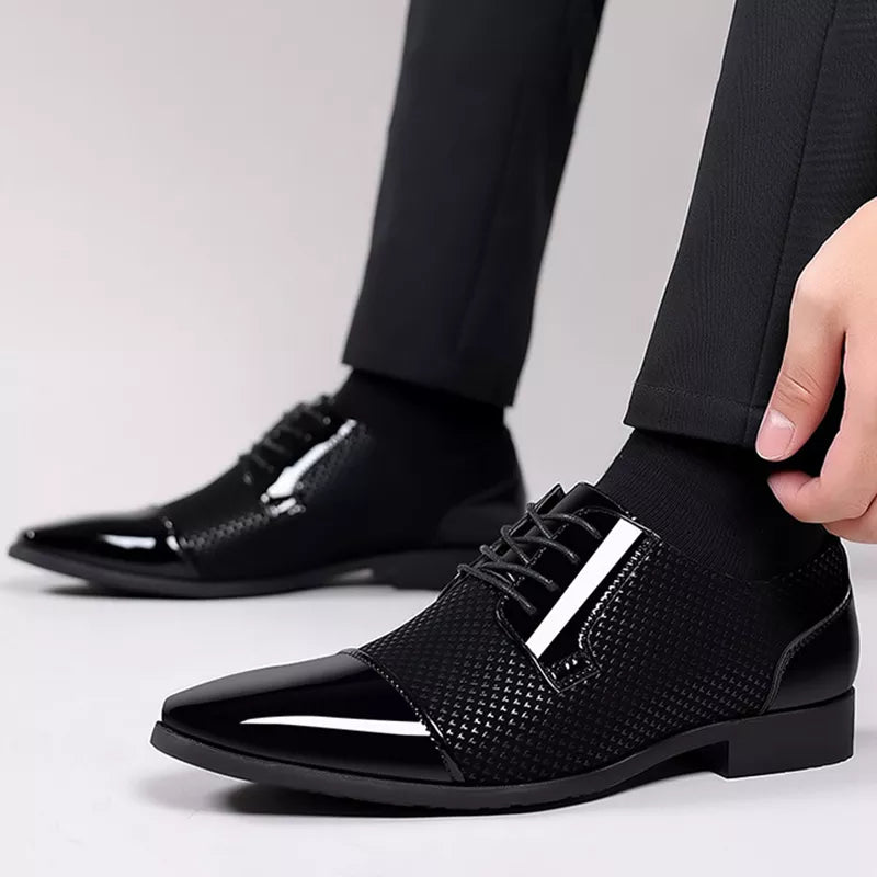Men's Oxford Shoes with Textured Upper and Patent Toe Cap