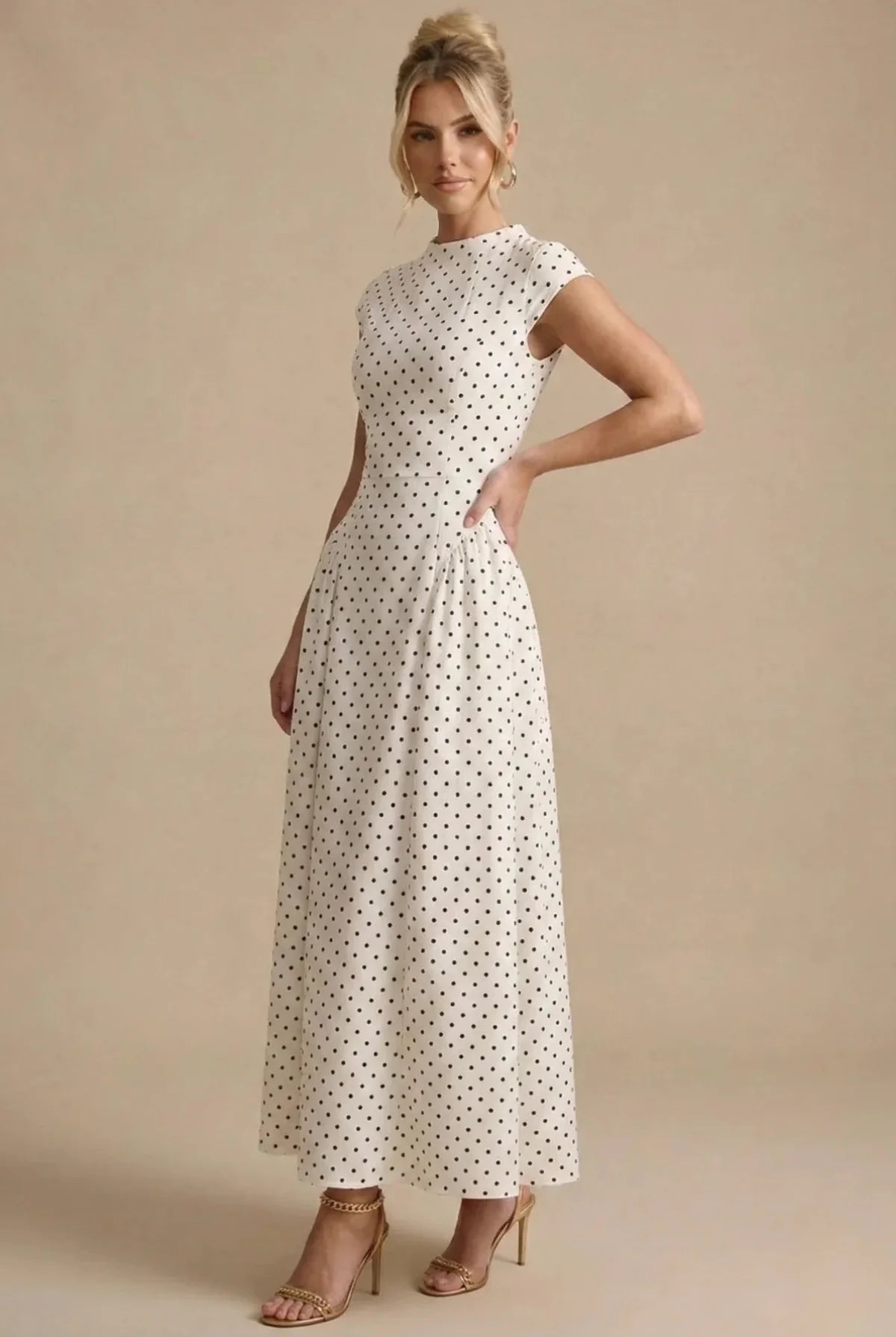 Polka Dot Maxi Dress with Round Neck and Pleated A-Line Skirt