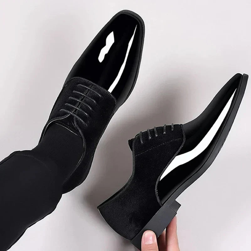 Men's Oxford Shoes with Contrast Finish and Lace-Up Closure