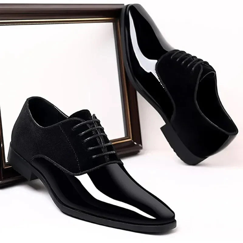 Men's Oxford Shoes with Contrast Finish and Lace-Up Closure