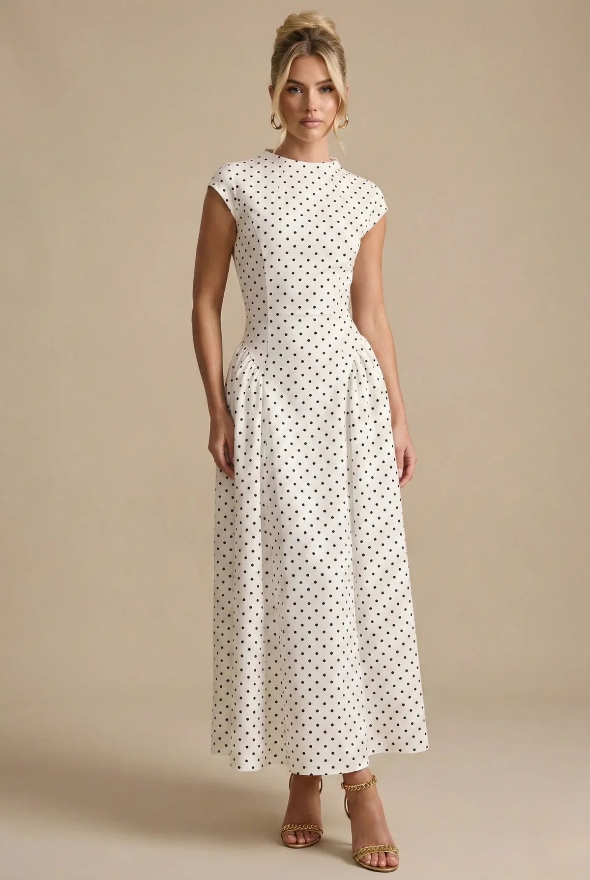 Polka Dot Maxi Dress with Round Neck and Pleated A-Line Skirt