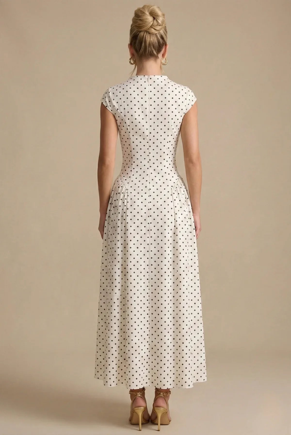 Polka Dot Maxi Dress with Round Neck and Pleated A-Line Skirt