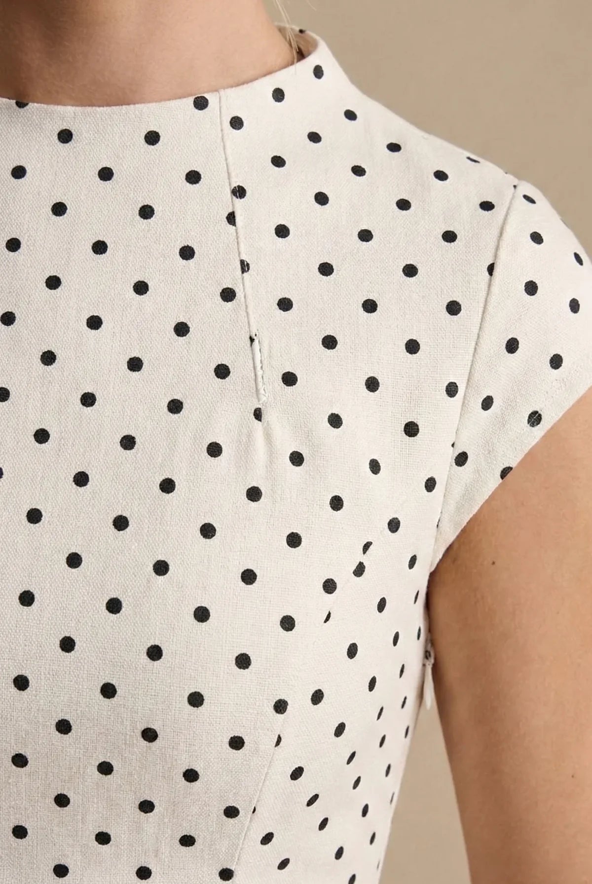 Polka Dot Maxi Dress with Round Neck and Pleated A-Line Skirt